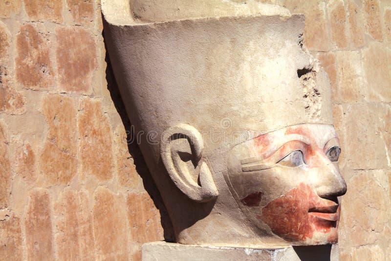 Βασίλισσα Hatshepsut Head Statue στην κοιλάδα των βασιλιάδων Αίγυπτος στοκ εικόνα με δικαίωμα ελεύθερης χρήσης Βασίλισσα Hatshepsut Head Statue στην κοιλάδα των βασιλιάδων Αίγυπτος στοκ εικόνα με δικαίωμα ελεύθερης χρήσης