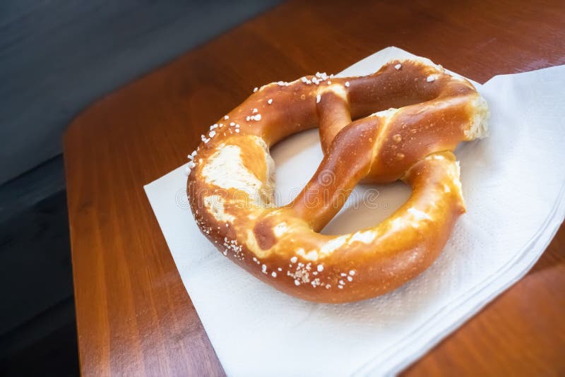 βαυαρικό pretzel χαρακτηριστι&ka στοκ φωτογραφία με δικαίωμα ελεύθερης χρήσης βαυαρικό pretzel χαρακτηριστι&ka στοκ φωτογραφία με δικαίωμα ελεύθερης χρήσης