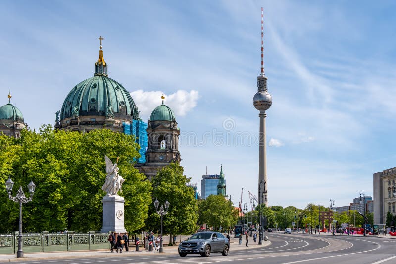 Βερολίνο 7 Μαΐου 2025. Berliner Dom και ο δρόμος δίπλα του. στοκ εικόνες