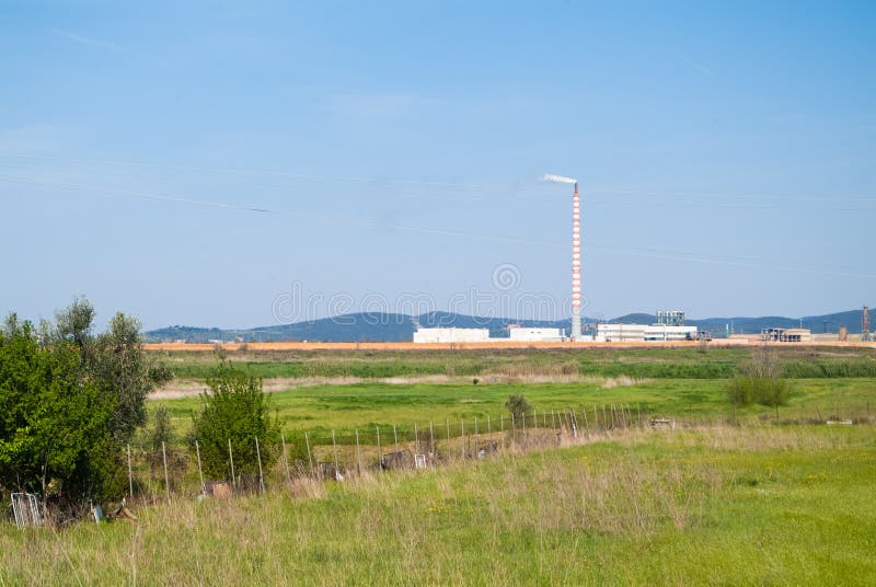 Βιομηχανικά κτήρια στην επαρχία Puntone Scarlino, Maremma Τοσκάνη, Ιταλία στοκ φωτογραφίες Βιομηχανικά κτήρια στην επαρχία Puntone Scarlino, Maremma Τοσκάνη, Ιταλία στοκ φωτογραφίες