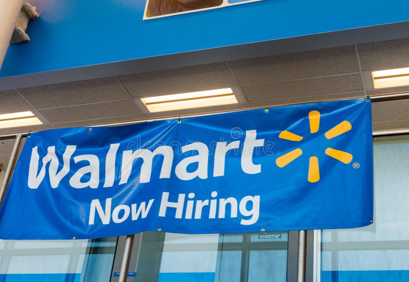 ΒΟΣΤΩΝΗ - 18 ΟΚΤΩΒΡΊΟΥ 2015: Είσοδος Walmart με τώρα να μισθώσει το σημάδι στοκ εικόνες με δικαίωμα ελεύθερης χρήσης ΒΟΣΤΩΝΗ - 18 ΟΚΤΩΒΡΊΟΥ 2015: Είσοδος Walmart με τώρα να μισθώσει το σημάδι στοκ εικόνες με δικαίωμα ελεύθερης χρήσης