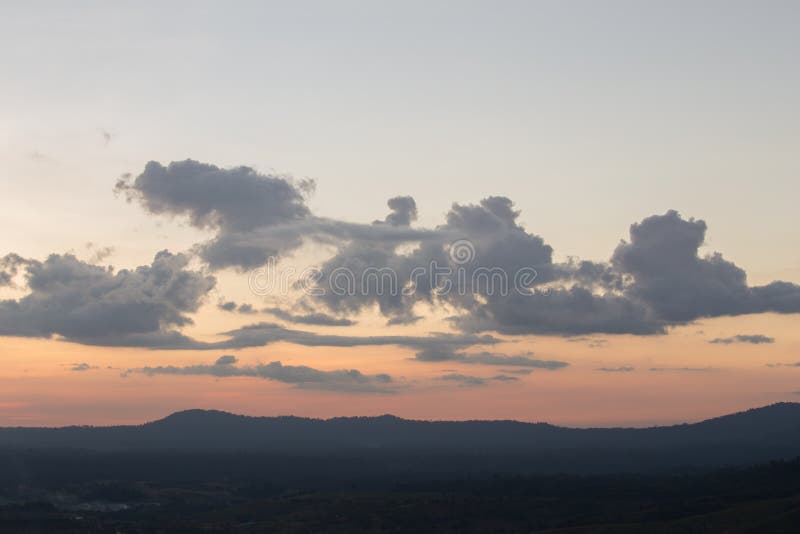 Βουνό Kho Khao στο ηλιοβασίλεμα, Phetchabun, Ταϊλάνδη στοκ εικόνες