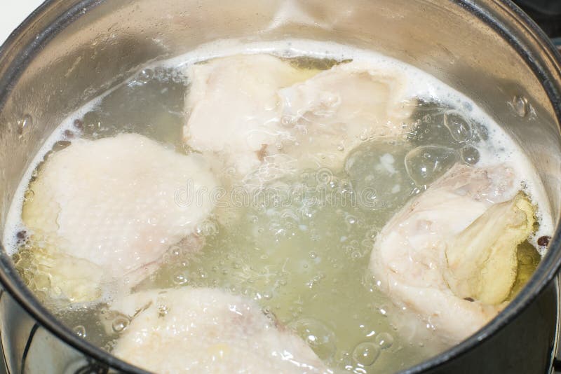 βράζοντας σούπα κοτόπου&lamb στοκ εικόνες με δικαίωμα ελεύθερης χρήσης βράζοντας σούπα κοτόπου&lamb στοκ εικόνες με δικαίωμα ελεύθερης χρήσης