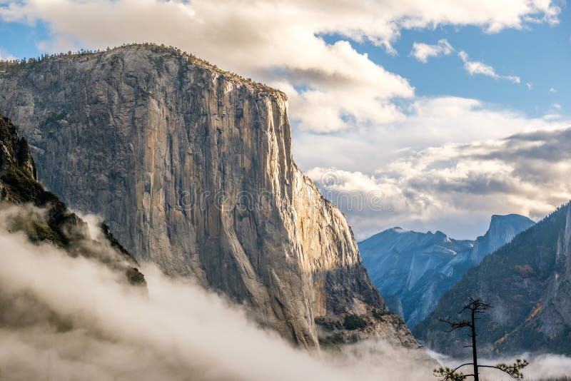 Βράχος EL Capitan στο εθνικό πάρκο Yosemite στοκ φωτογραφία με δικαίωμα ελεύθερης χρήσης