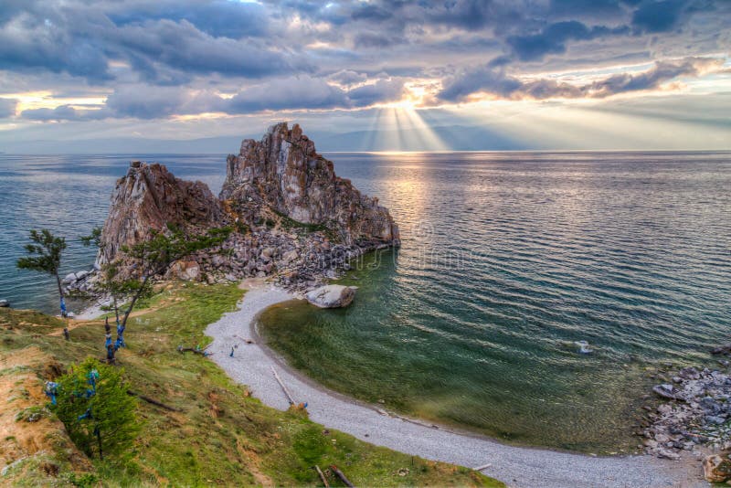 Βράχος σαμάνων, λίμνη Baikal στοκ εικόνες με δικαίωμα ελεύθερης χρήσης