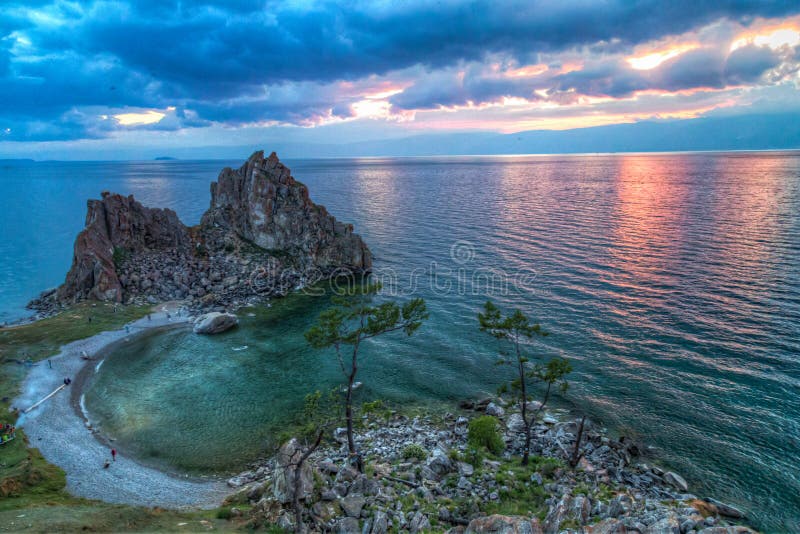 Βράχος σαμάνων, λίμνη Baikal στη Ρωσία στοκ εικόνες