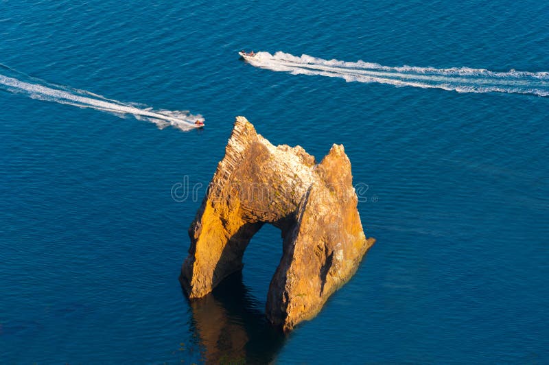 Βράχος στο εθνικό πάρκο Karadag κοντά σε Koktebel στοκ εικόνες με δικαίωμα ελεύθερης χρήσης
