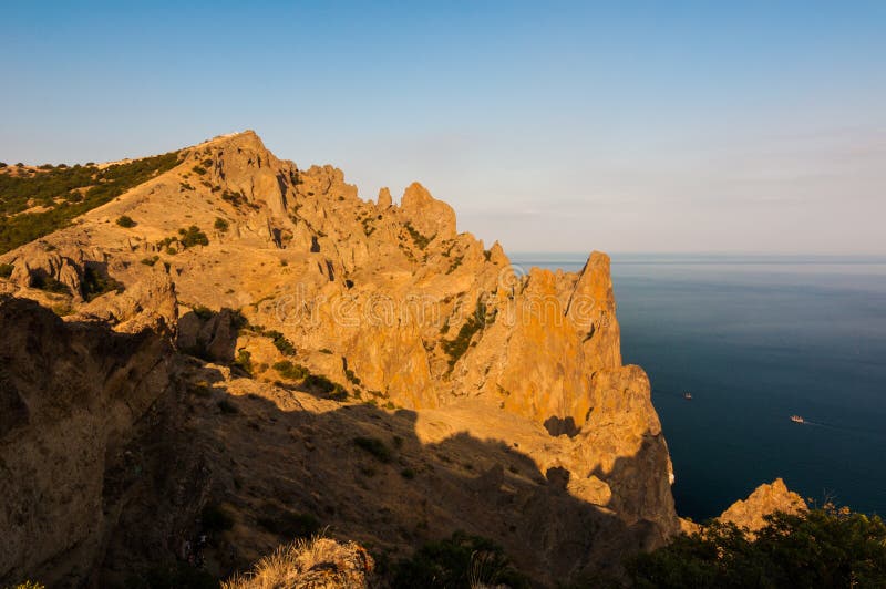 Βράχος στο εθνικό πάρκο Karadag κοντά σε Koktebel στοκ φωτογραφία