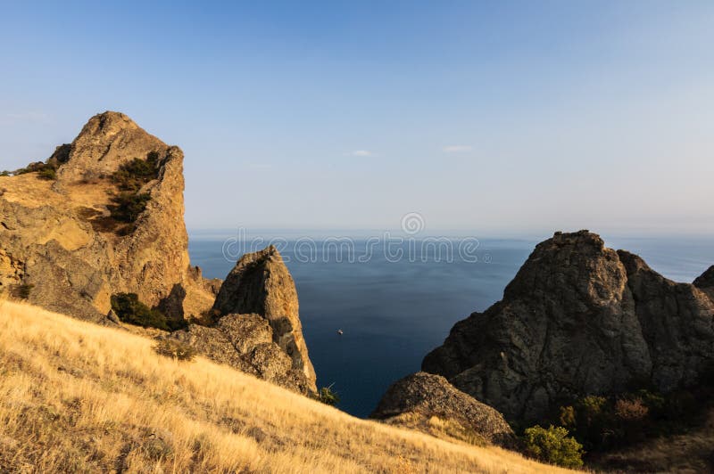 Βράχος στο εθνικό πάρκο Karadag κοντά σε Koktebel στοκ φωτογραφίες