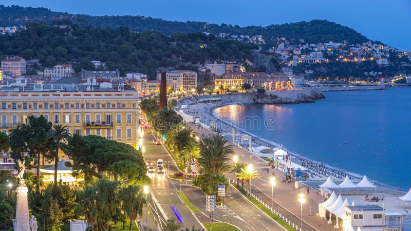 βραδινό εναέριο πανόραμα της νίκαιας μέρα με νύχτα χρονοδιάγραμμα γαλλία. φωτισμένοι παλιοί δρόμοι της πόλης στοκ εικόνα με δικαίωμα ελεύθερης χρήσης