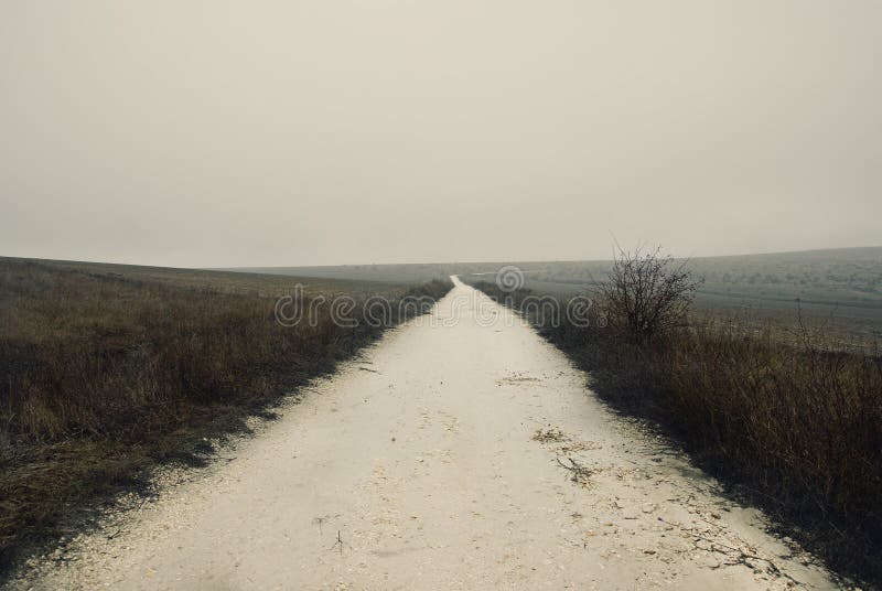 Βρώμικη, misty εθνική οδός στοκ εικόνα Βρώμικη, misty εθνική οδός στοκ εικόνα