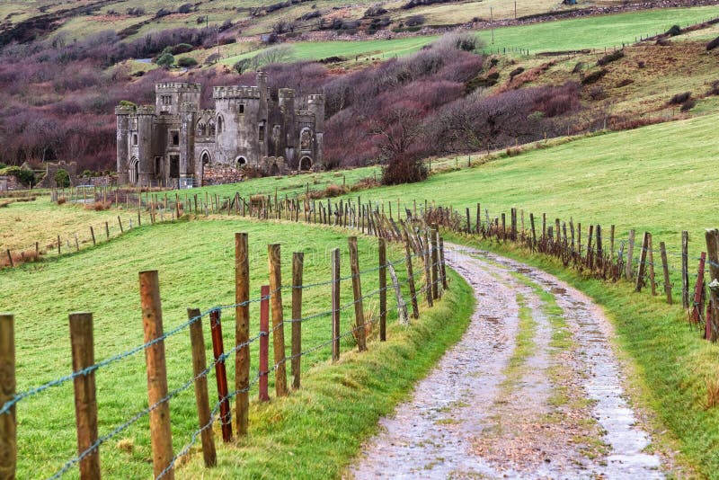 Βρώμικος δρόμος σε Clifden Castle στοκ εικόνες με δικαίωμα ελεύθερης χρήσης