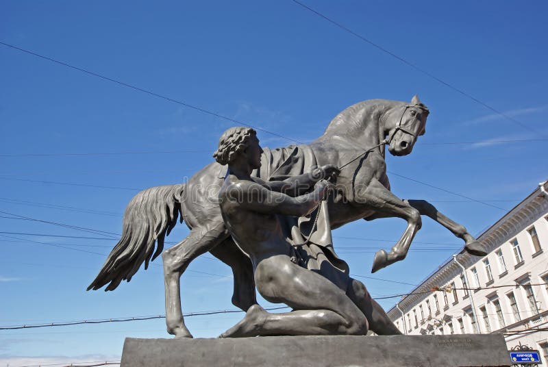 Γέφυρα Αγία Πετρούπολη Anichkov αριθμών στοκ φωτογραφία με δικαίωμα ελεύθερης χρήσης Γέφυρα Αγία Πετρούπολη Anichkov αριθμών στοκ φωτογραφία με δικαίωμα ελεύθερης χρήσης