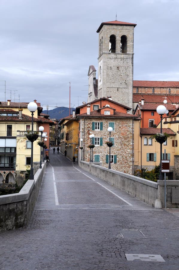 Γέφυρα διαβόλου Cividale del Friuli στοκ φωτογραφίες με δικαίωμα ελεύθερης χρήσης Γέφυρα διαβόλου Cividale del Friuli στοκ φωτογραφίες με δικαίωμα ελεύθερης χρήσης