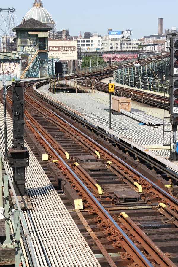 Subway tracks that cross the Williamsburg Bridge connecting Brooklyn to Manhattan. Subway tracks that cross the Williamsburg Bridge connecting Brooklyn to Manhattan.