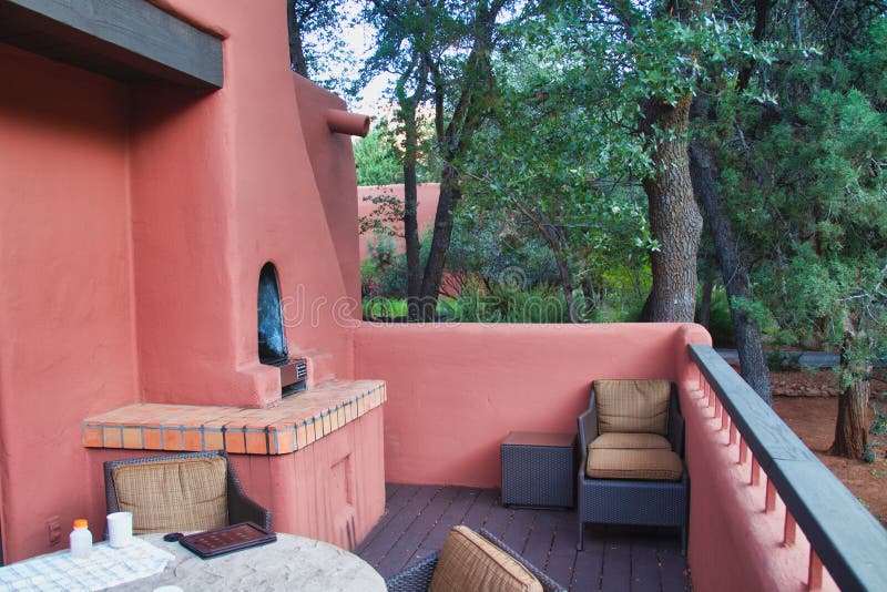 Γέφυρα της Casita Enchantment στο θέρετρο κοντά σε Sedona στοκ φωτογραφία με δικαίωμα ελεύθερης χρήσης Γέφυρα της Casita Enchantment στο θέρετρο κοντά σε Sedona στοκ φωτογραφία με δικαίωμα ελεύθερης χρήσης