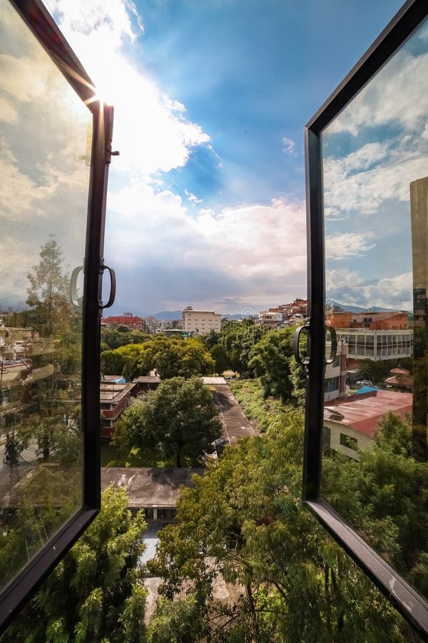 Γαλήνη ανοικτών παραθύρων Γαλήνη ανοικτών παραθύρων