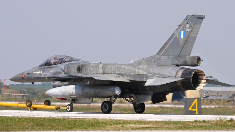 γενική dynamics f16 c πολεμικό γεράκι της ελληνικής πολεμικής αεροπορίας. Andravida ελλάδα απρίλιος 03 2019 γενική dynamics f16 c καταπολέμηση του γεράκι της ελληνικής πολεμικής αεροπορίας haf