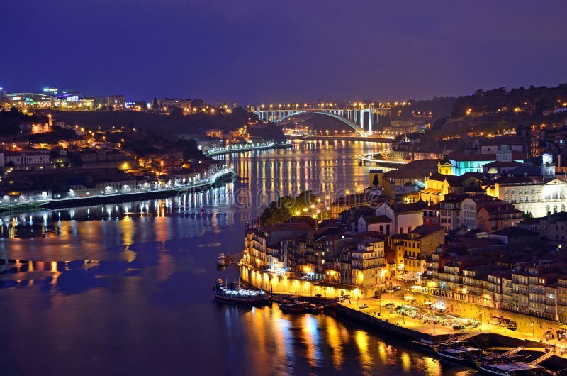 γεφυρώστε το douro κατασκευής πόλεων πέρα από τον ποταμό του Πόρτο Πορτογαλία μερών στοκ φωτογραφίες με δικαίωμα ελεύθερης χρήσης