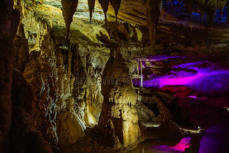 Γεωλογική σπηλιά PROMETHEUS μνημείων στοκ φωτογραφία με δικαίωμα ελεύθερης χρήσης Γεωλογική σπηλιά PROMETHEUS μνημείων στοκ φωτογραφία με δικαίωμα ελεύθερης χρήσης