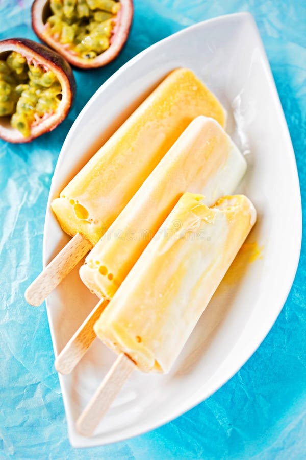 Γιαούρτι και λωτός popsicles στοκ φωτογραφίες Γιαούρτι και λωτός popsicles στοκ φωτογραφίες