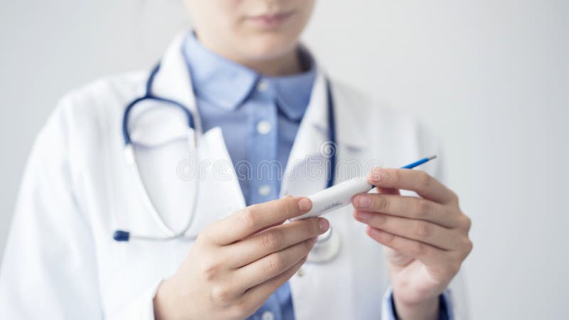 Γιατρός ιατρικός και έννοια υγειονομικής περίθαλψης στοκ φωτογραφία με δικαίωμα ελεύθερης χρήσης Γιατρός ιατρικός και έννοια υγειονομικής περίθαλψης στοκ φωτογραφία με δικαίωμα ελεύθερης χρήσης
