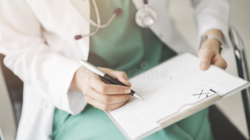 Γιατρός ιατρικός και έννοια υγειονομικής περίθαλψης στοκ εικόνα Γιατρός ιατρικός και έννοια υγειονομικής περίθαλψης στοκ εικόνα