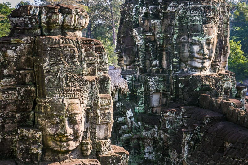 Γιγάντιες πέτρες στο ναό Bayon στο Angkor Wat της Καμπότζης στοκ φωτογραφίες Γιγάντιες πέτρες στο ναό Bayon στο Angkor Wat της Καμπότζης στοκ φωτογραφίες