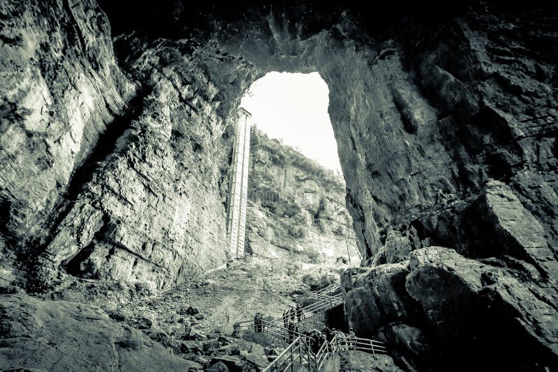 Γιγαντιαία πέτρινη γέφυρα σε Wulong, Chongqing, Κίνα στοκ εικόνες Γιγαντιαία πέτρινη γέφυρα σε Wulong, Chongqing, Κίνα στοκ εικόνες