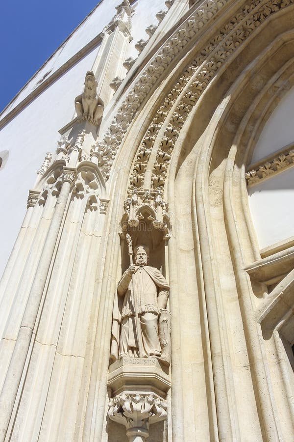 Γλυπτό του ST Augustine Hippo, δυτική πύλη της εκκλησίας του σημαδιού του ST στοκ φωτογραφία με δικαίωμα ελεύθερης χρήσης Γλυπτό του ST Augustine Hippo, δυτική πύλη της εκκλησίας του σημαδιού του ST στοκ φωτογραφία με δικαίωμα ελεύθερης χρήσης