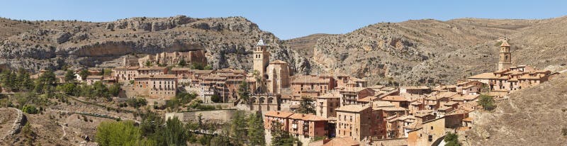 Γραφική πόλη στην Ισπανία περιοχή Μόσχα μια πανοραμική όψη Albarracin στοκ φωτογραφία με δικαίωμα ελεύθερης χρήσης Γραφική πόλη στην Ισπανία περιοχή Μόσχα μια πανοραμική όψη Albarracin στοκ φωτογραφία με δικαίωμα ελεύθερης χρήσης