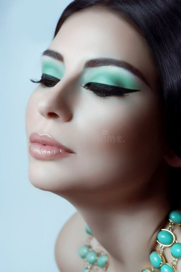 Γυναίκα με τη μόδα makeup στοκ εικόνα με δικαίωμα ελεύθερης χρήσης