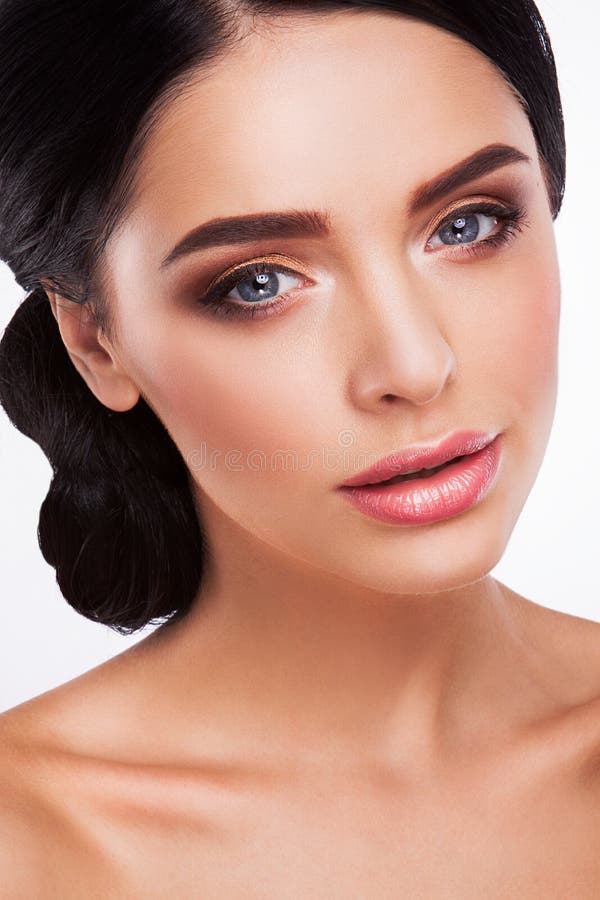 Γυναίκα με το όμορφο φωτεινό makeup στοκ εικόνα Γυναίκα με το όμορφο φωτεινό makeup στοκ εικόνα