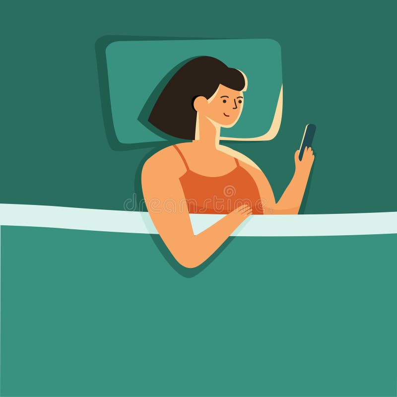 γυναίκα ξαπλωμένη μόνη στο κρεβάτι νύχτα με smartphone ελεύθερη απεικόνιση δικαιώματος