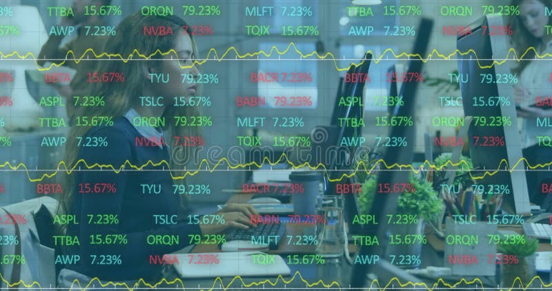 Γυναίκα που πληκτρολογεί στην καμπίνα γραφείου που αντιδρά στην ακίδα ζουμ στην επικάλυψη γραφήματος μετοχών για ανάλυση φιλμ μικρού μήκους