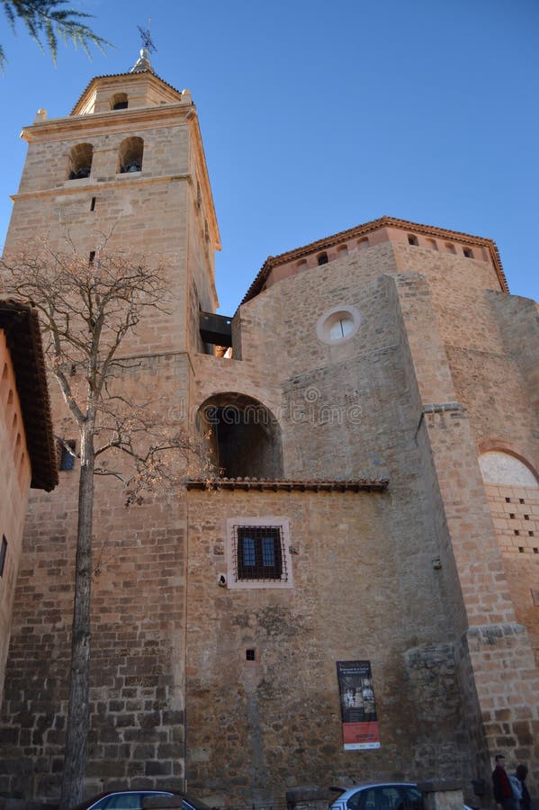 28 Δεκεμβρίου 2013 Albarracin, Teruel, Αραγονία, Ισπανία Καθεδρικός ναός Ελ Σαλβαδόρ de Albarracin Ιστορία, ταξίδι, φύση, τοπίο, στοκ εικόνες με δικαίωμα ελεύθερης χρήσης 28 Δεκεμβρίου 2013 Albarracin, Teruel, Αραγονία, Ισπανία Καθεδρικός ναός Ελ Σαλβαδόρ de Albarracin Ιστορία, ταξίδι, φύση, τοπίο, στοκ εικόνες με δικαίωμα ελεύθερης χρήσης