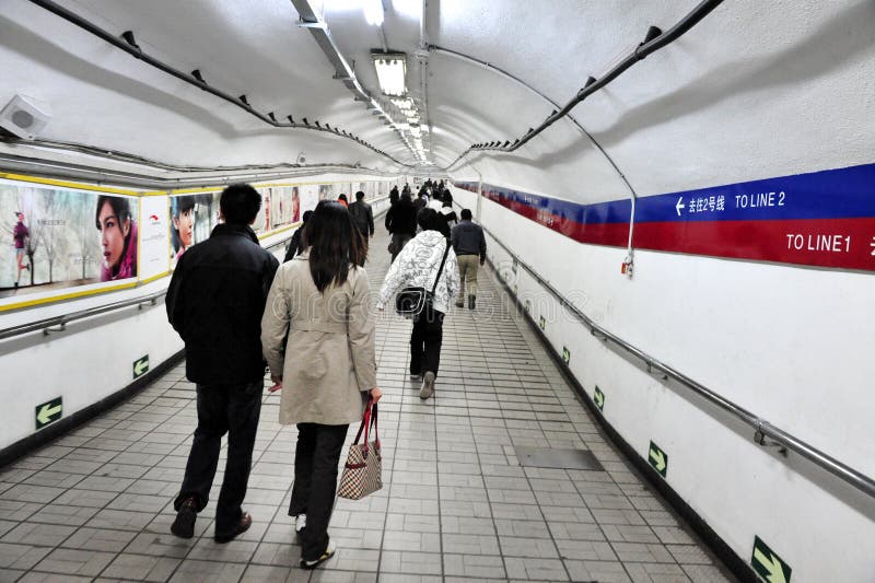 Δημόσιο μέσο μεταφοράς στον υπόγειο της Κίνας - του Πεκίνου