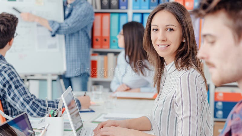 Διάστημα και επιχειρηματίες Coworking στοκ φωτογραφίες Διάστημα και επιχειρηματίες Coworking στοκ φωτογραφίες