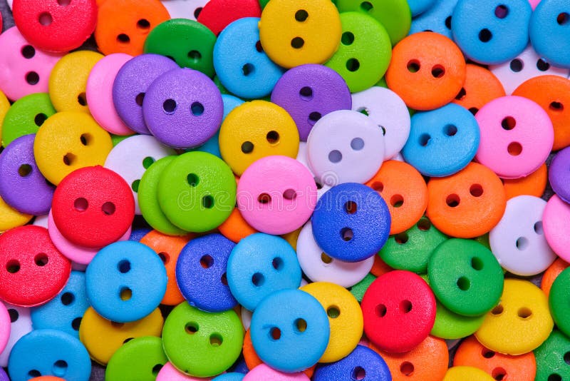 διάφορα πολύχρωμα πλαστικά κουμπιά ραφής ως φόντο