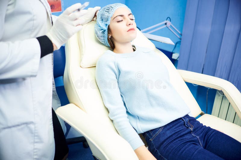 Διαδικασία στο γραφείο xmetology στοκ φωτογραφίες με δικαίωμα ελεύθερης χρήσης Διαδικασία στο γραφείο xmetology στοκ φωτογραφίες με δικαίωμα ελεύθερης χρήσης