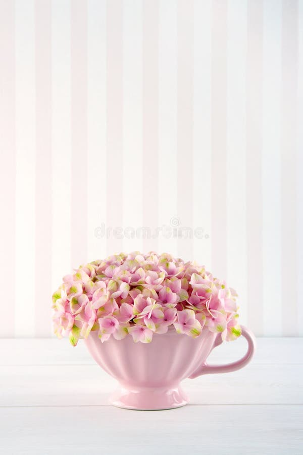 Διακοσμητικά ρόδινα λουλούδια hydrangea στοκ εικόνα