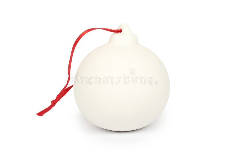 Διακόσμηση Cristmas, κεραμική άσπρη σφαίρα γυαλιού που απομονώνεται στο άσπρο υπόβαθρο Νέο αντικείμενο έτους στοκ φωτογραφία με δικαίωμα ελεύθερης χρήσης Διακόσμηση Cristmas, κεραμική άσπρη σφαίρα γυαλιού που απομονώνεται στο άσπρο υπόβαθρο Νέο αντικείμενο έτους στοκ φωτογραφία με δικαίωμα ελεύθερης χρήσης