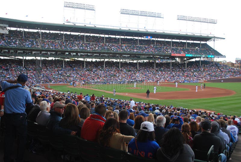 Διαμάντι μπέιζ-μπώλ τομέων των Chicago Cubs Wrigley στοκ εικόνα με δικαίωμα ελεύθερης χρήσης Διαμάντι μπέιζ-μπώλ τομέων των Chicago Cubs Wrigley στοκ εικόνα με δικαίωμα ελεύθερης χρήσης