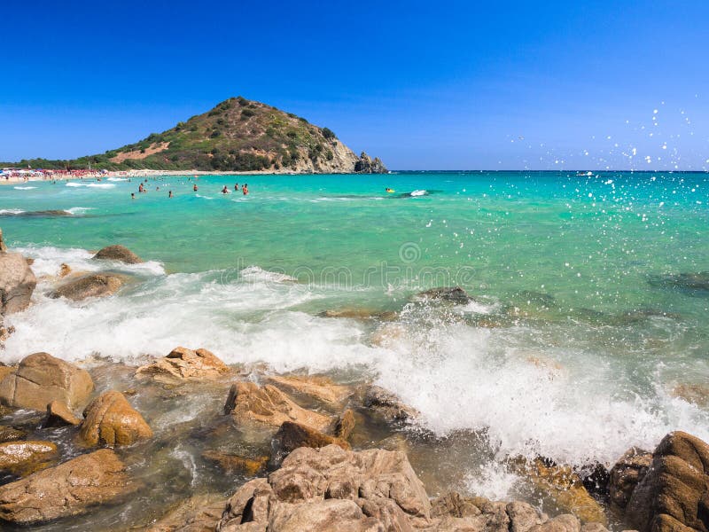 Διαφανής και τυρκουάζ θάλασσα Cala Sinzias, Villasimius στοκ φωτογραφίες με δικαίωμα ελεύθερης χρήσης Διαφανής και τυρκουάζ θάλασσα Cala Sinzias, Villasimius στοκ φωτογραφίες με δικαίωμα ελεύθερης χρήσης