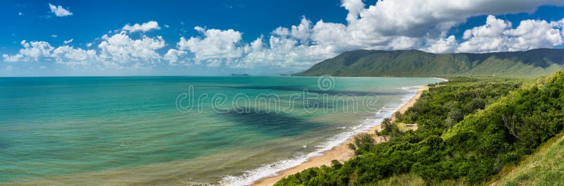 Δοκιμασία ακρωτηρίων Daintree - ηλιόλουστη παραλία στην αυστραλιανή ακτή στο Q στοκ φωτογραφίες Δοκιμασία ακρωτηρίων Daintree - ηλιόλουστη παραλία στην αυστραλιανή ακτή στο Q στοκ φωτογραφίες
