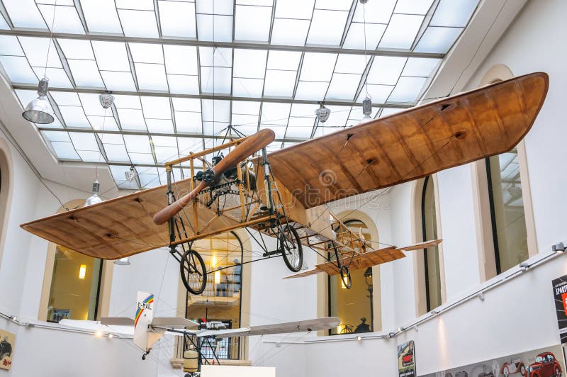 ΔΡΕΣΔΗ, ΓΕΡΜΑΝΙΑ - MAI 2015: Πρόωρο αεροπλάνο Bleriot ΧΙ 1909 στο Δ στοκ φωτογραφία με δικαίωμα ελεύθερης χρήσης ΔΡΕΣΔΗ, ΓΕΡΜΑΝΙΑ - MAI 2015: Πρόωρο αεροπλάνο Bleriot ΧΙ 1909 στο Δ στοκ φωτογραφία με δικαίωμα ελεύθερης χρήσης