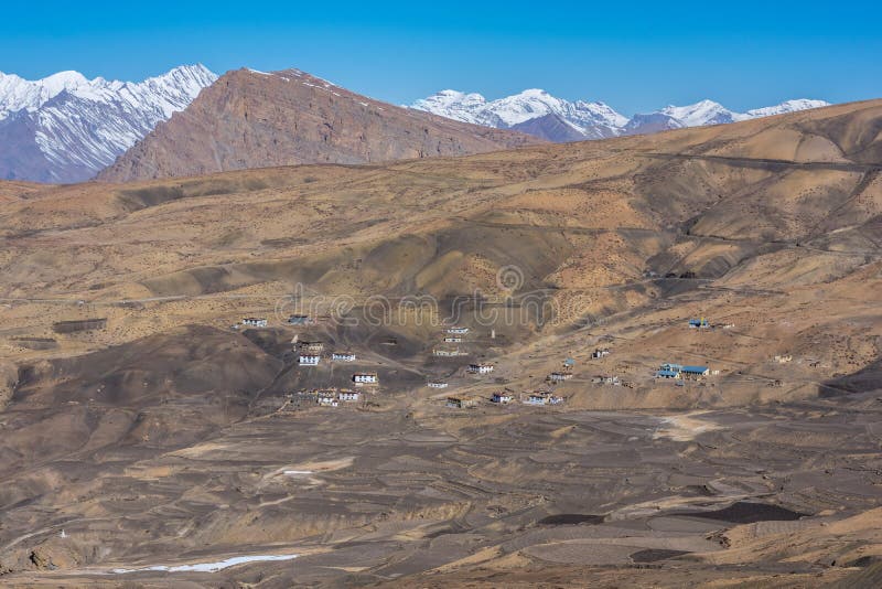 Δρόμος βουνών - χωριό Langza, κοιλάδα Spiti, Himachal Pradesh στοκ εικόνα με δικαίωμα ελεύθερης χρήσης Δρόμος βουνών - χωριό Langza, κοιλάδα Spiti, Himachal Pradesh στοκ εικόνα με δικαίωμα ελεύθερης χρήσης