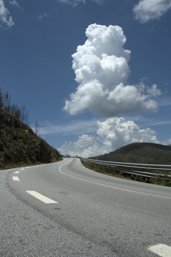 Δρόμος με πολλ'ες στροφές στοκ φωτογραφίες με δικαίωμα ελεύθερης χρήσης