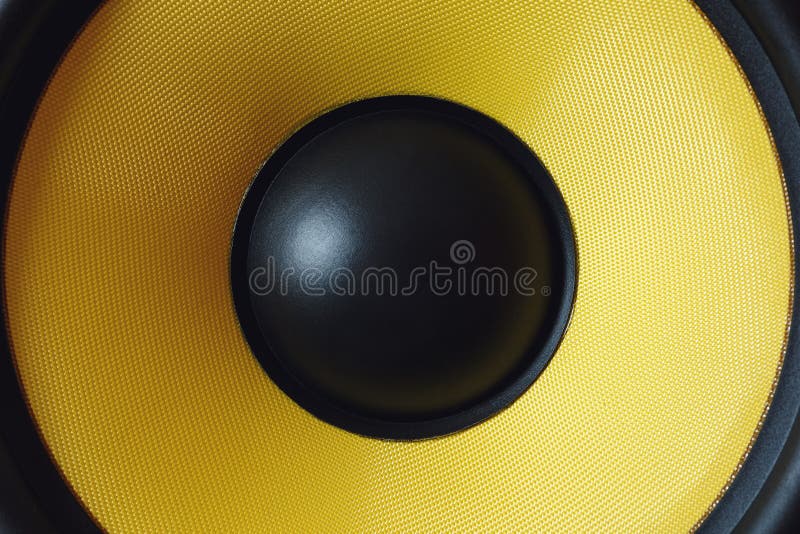 Δυναμική μεμβράνη Subwoofer ή υγιής ομιλητής ως υπόβαθρο μουσικής, κίτρινος υψηλής πιστότητας στενός επάνω μεγάφωνων στοκ φωτογραφία με δικαίωμα ελεύθερης χρήσης Δυναμική μεμβράνη Subwoofer ή υγιής ομιλητής ως υπόβαθρο μουσικής, κίτρινος υψηλής πιστότητας στενός επάνω μεγάφωνων στοκ φωτογραφία με δικαίωμα ελεύθερης χρήσης
