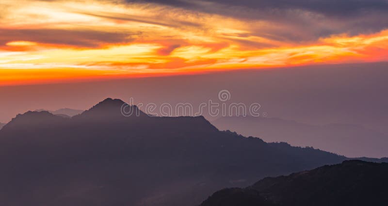 Δυτική Βεγγάλη ανατολής βουνών της Misty, Ινδία στοκ φωτογραφία Δυτική Βεγγάλη ανατολής βουνών της Misty, Ινδία στοκ φωτογραφία